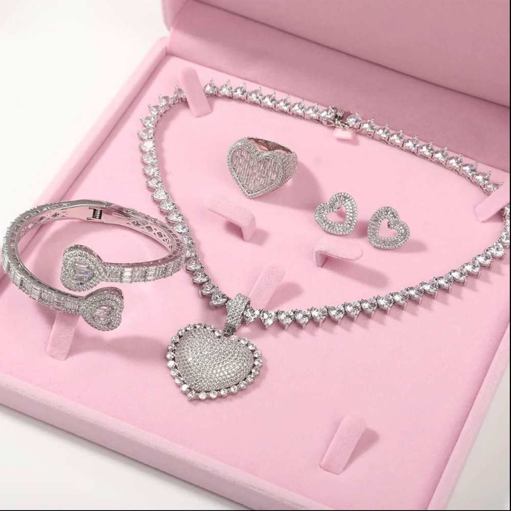 Queens Refined Gems Bundle Necklace Set